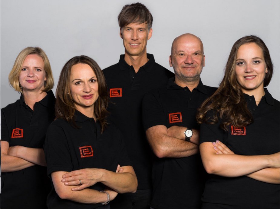 Event Safety Consult | Für die sicherheitstechnische Beratung und Betreuung Ihrer Veranstaltung | MEISTERHAFT. IN HOUSE UND IM VERBUND. HIER UND DA. FÜR IHRE BESTMÖGLICHE ENTLASTUNG.